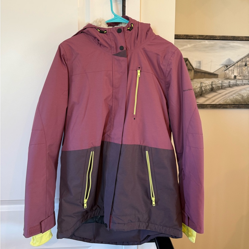 Women's Two-Tone Ski Jacket with Yellow Accents